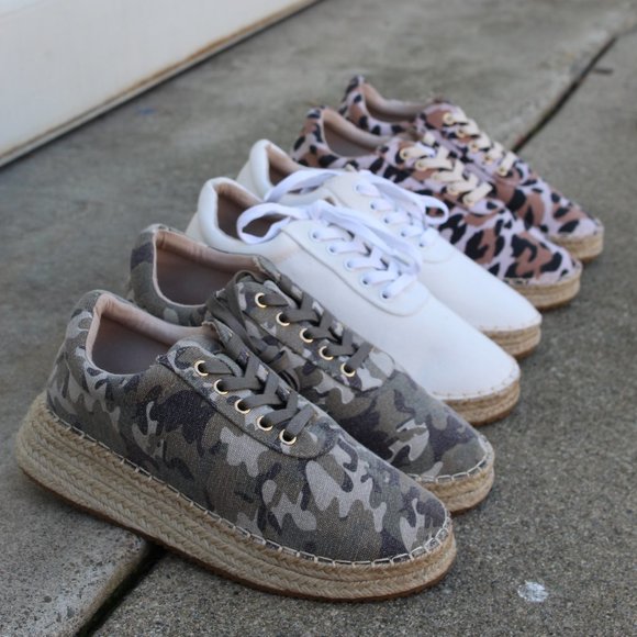 🚨END OF SUMMER SALE// leopard print Sneaker - Picture 4 of 8